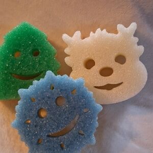 🦌❄️🎄-Holiday Edition Scrubbers-🎄❄️🦌
